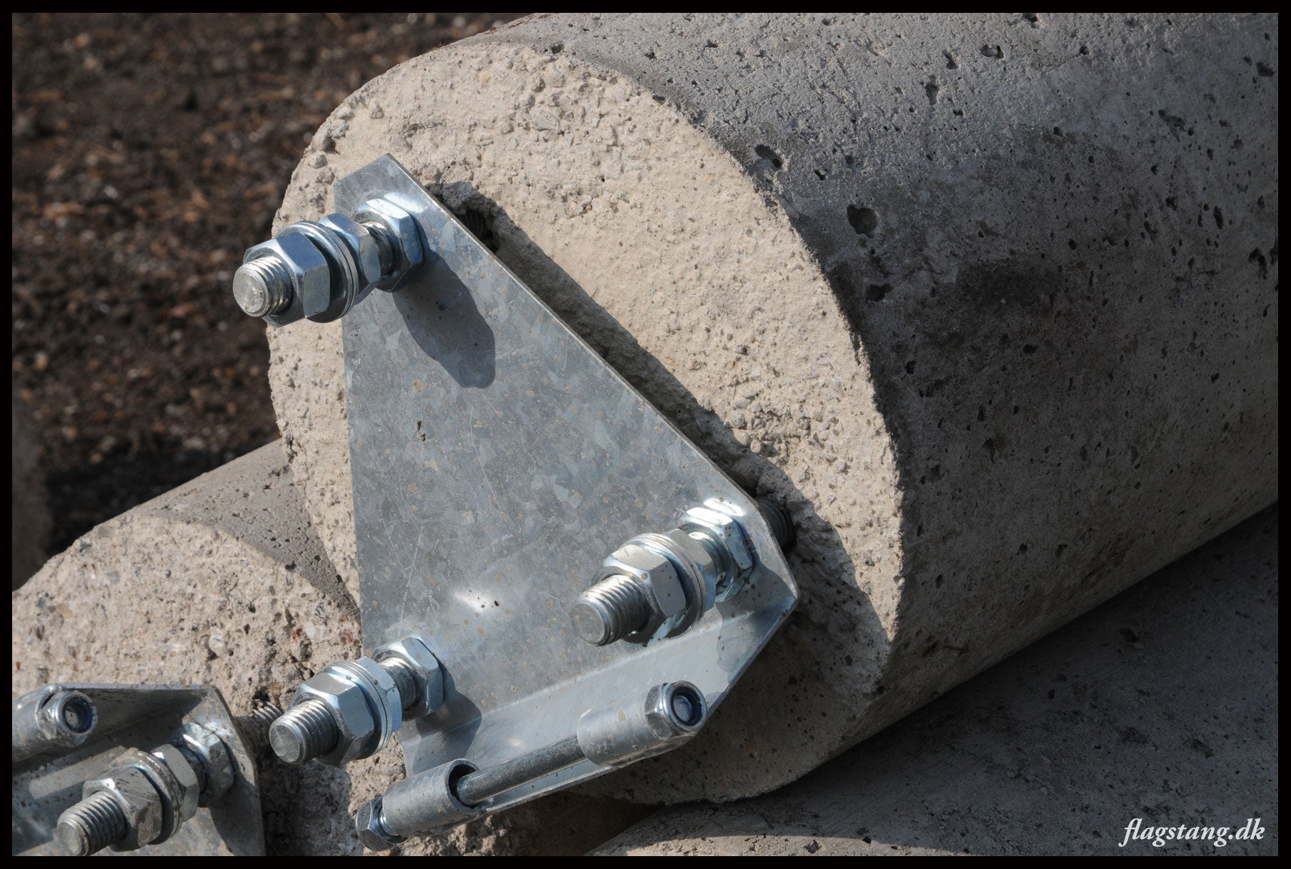 Beton klump med vippebeslag