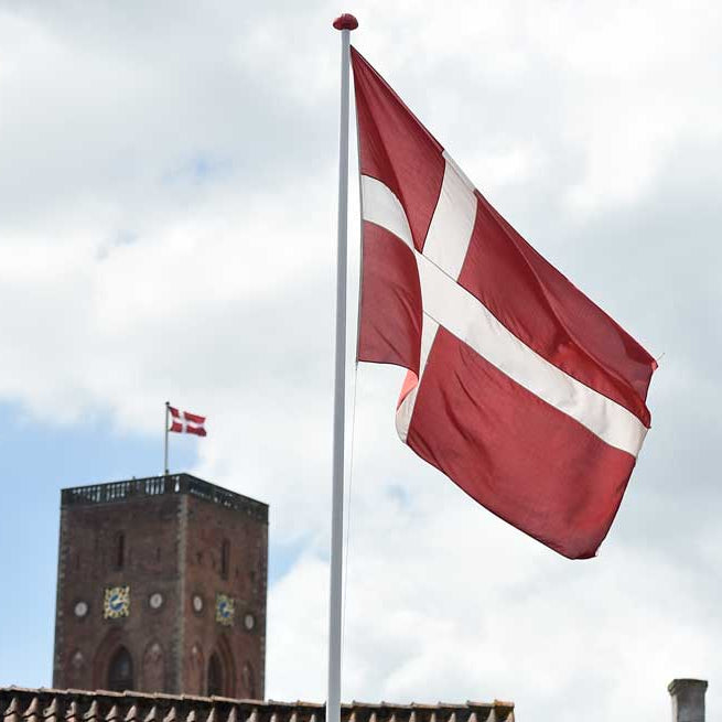 Flagstang med dannebrog