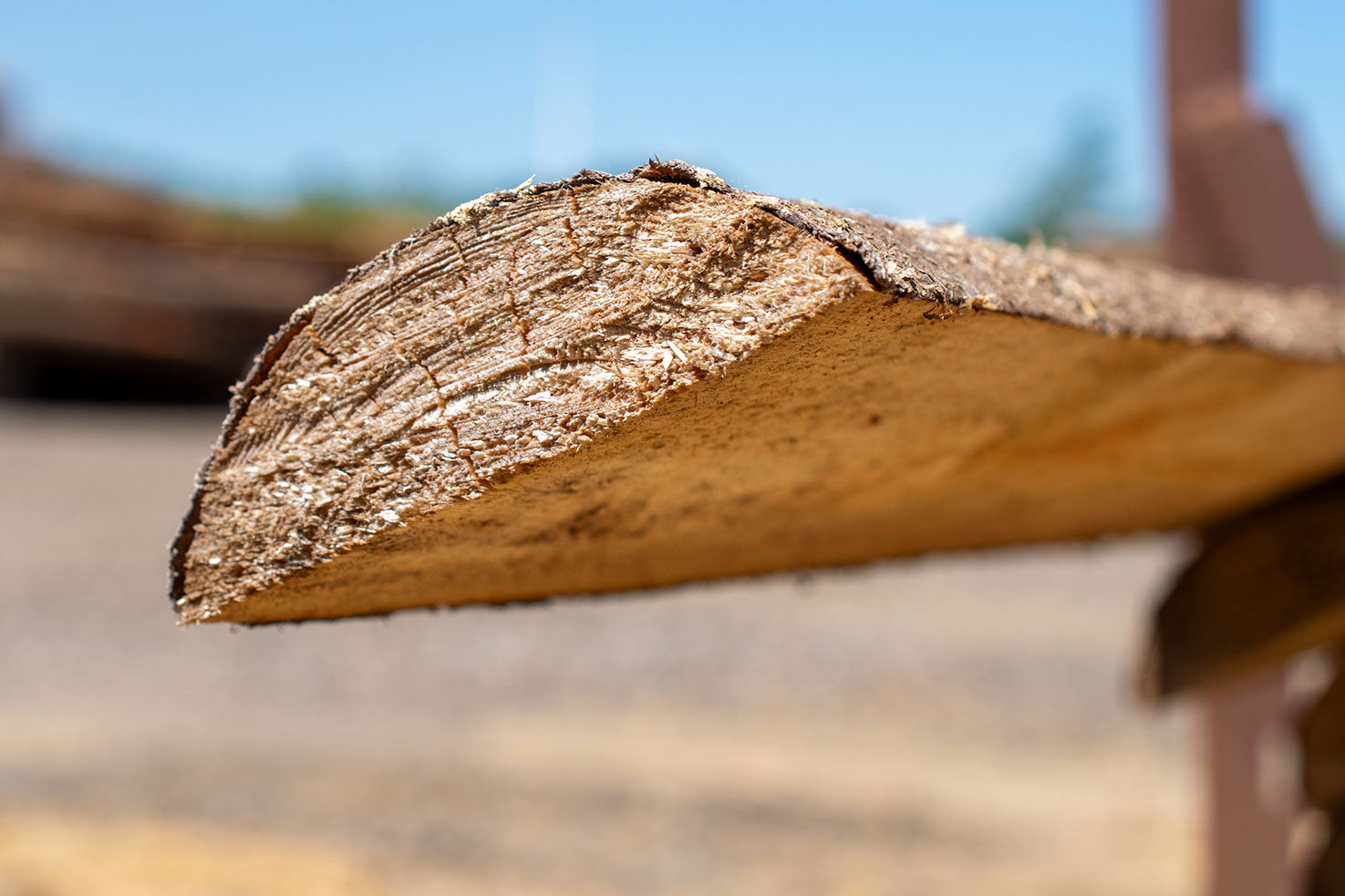 Halv-rafte-med-bark