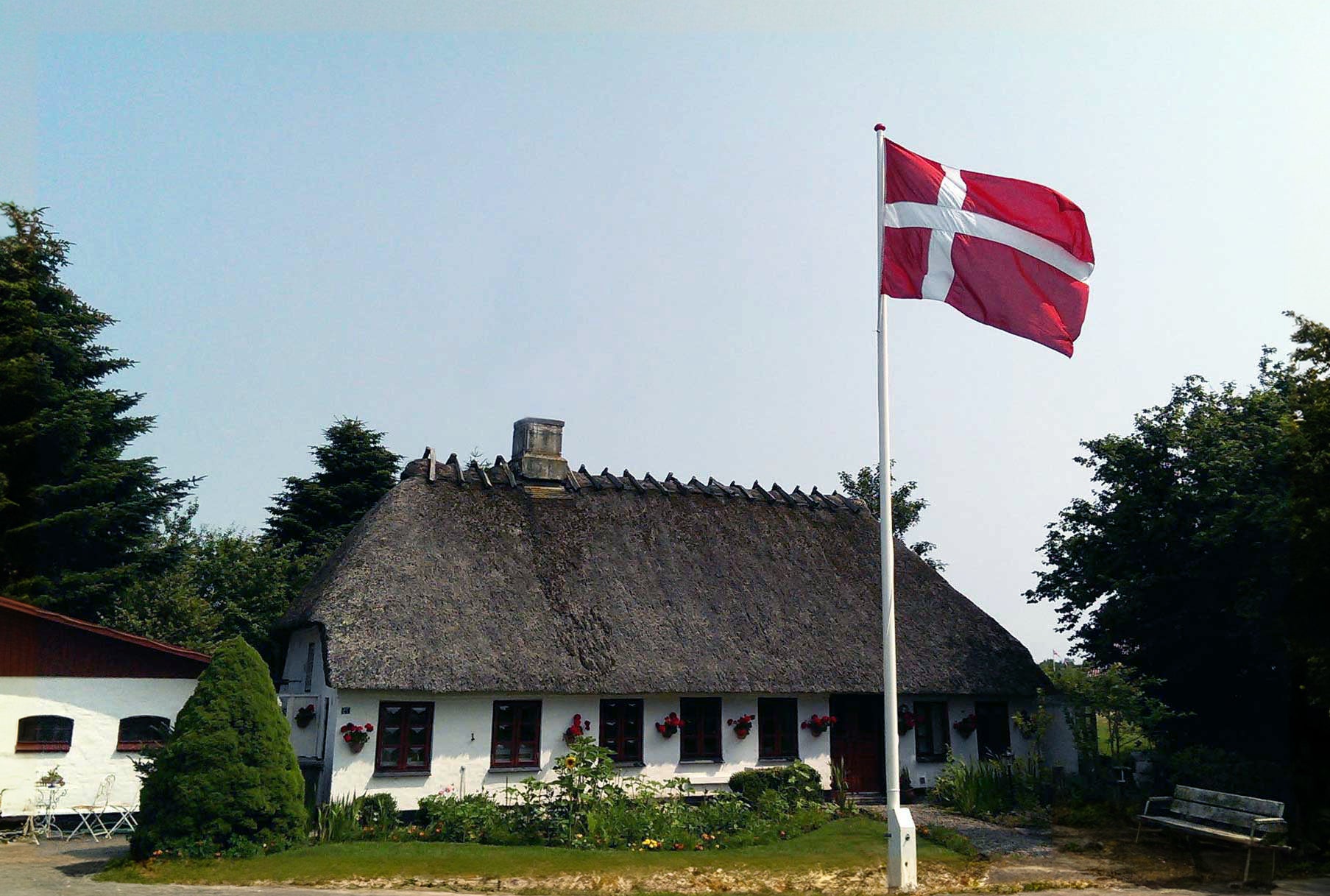 flagstang ved bondehus